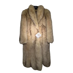 Beige pälsjacka - Säljer en lyxig och varm beige pälsjacka i mycket bra vintage skick! Längden på den är 105 cm från axlarna, storlek 42. 