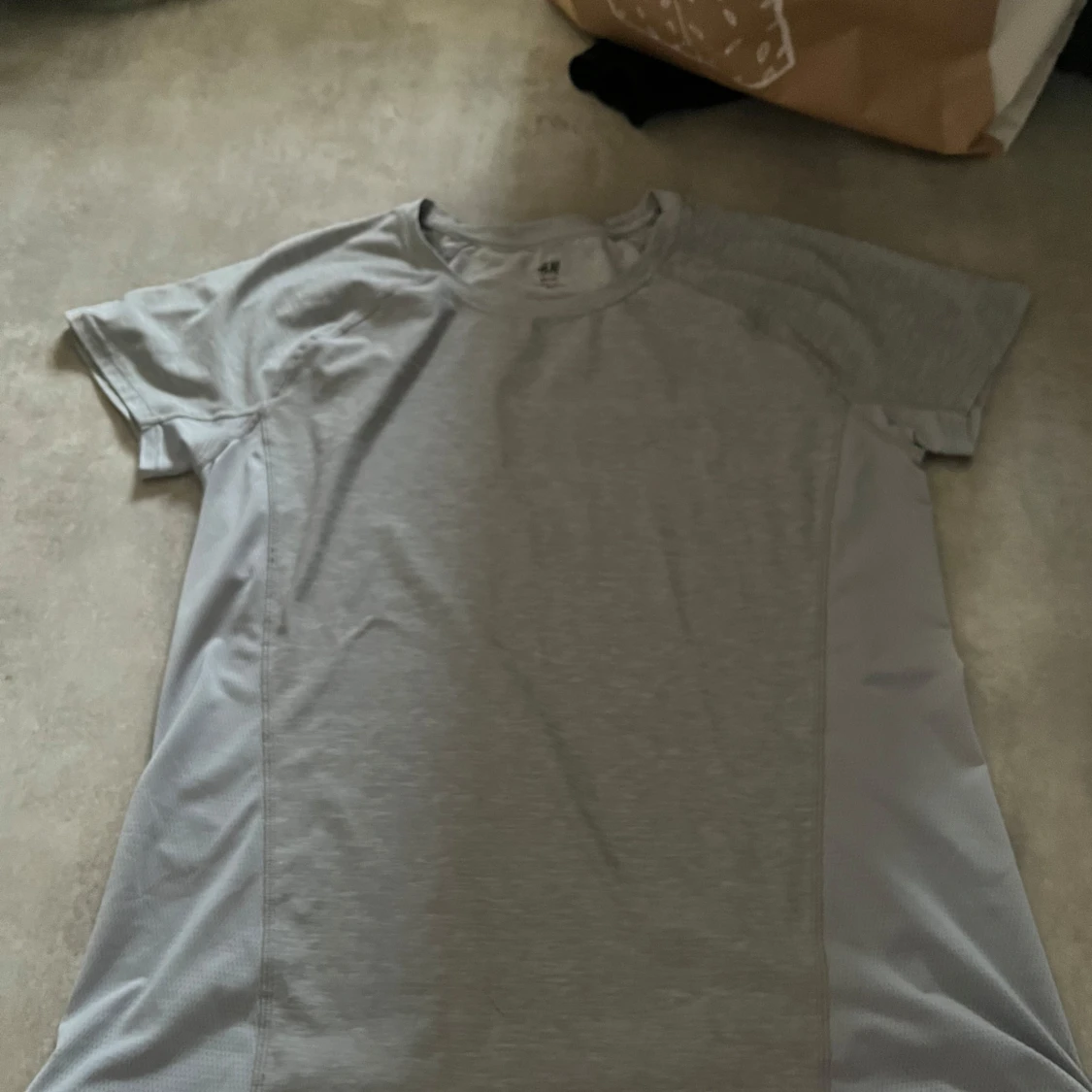 Grå sportt-shirt från H&M