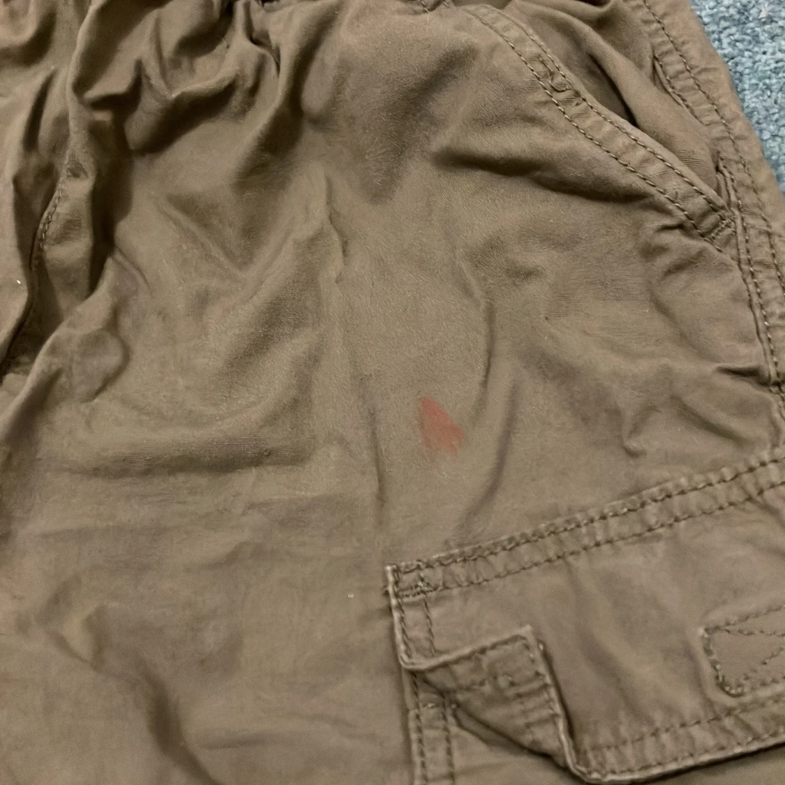 Olivgröna cargobyxor från H&M  - 92