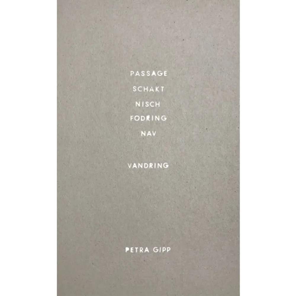 I boken passage/schakt/nisch/fodring/nav - vandring beskriver arkitekten Petra Gipp sitt arbete genom det gjutna gipset. Här skulpterar hon fram en alldeles egen röst som får arkitekturen att sammansmälta med plats, kropp och tanke.För Petra Gipp är arbetet med modeller centralt. Det är en metod för att ofta skallöst närma sig arkitekturen. Här kan det rumsliga skulpteras fram genom fokus på volym, element, och detaljer, där allt sammansmälts till en och samma tanke. Att sömlöst arbeta med ett material ger en möjligheten att gestalta en arkitektonisk idé med det materialet som en utgångspunkt. På så sätt kan de rum och volymer som Gipp skapar få en tydlighet och en personlig röst.Fotografier, tuschlaveringar och text väver samman en berättelse kring arkitektur: elementen, hur de sätts samman, det mellanrum som uppstår i elementens komposition, hur det rummet relaterar till den mänskliga kroppen - vandringen. Gipsgjutningarna sammanförs med nyskrivna dikter av poeten Ann Jäderlund, vilka ger gipset en klangbotten att ta spjärn emot. Professor emeritus Peter Bjerrum läser Petra Gipps arbete genom Loos, Corbusier och Mies, medan Helena Mattsson reflekterar över arkitekturens imaginära värld och den fysiska modellen, och Sune Nordgren avrundar med tankar kring arkitektur och konst.Petra Gipp är en svensk arkitekt, verksam i Stockholm. Hon är ledamot av Kungliga Akademin för de fria konsterna och hennes ikoniska arbeten inkluderar det prisbelönta Kivik Art Center - Refugium, samt uppfinnarverkstaden Katedralen som nominerades till Mies van der Rohe Award 2015. 2016 omnämndes Petra gipp som en av de 26 kvinnor i historien som förändrat arkitekturen. Hennes verk har ställts ut runt om i världen samt publicerats i en mängd olika böcker och tidskrifter.      Format Inbunden   Omfång 128 sidor   Språk Svenska   Förlag Arvinius+Orfeus Publishing   Utgivningsdatum 2018-05-08   Medverkande Ann Jäderlund   Medverkande Peter Bjerrum   Medverkande Helena Mattson   Medverkande Sune Nordgren   Medverkande Pär Wickholm   Medverkande Petra Gipp   ISBN 9789187543647  . Böcker.