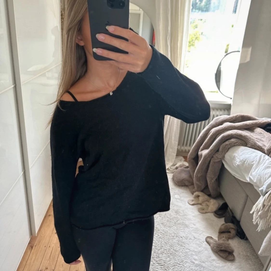 Svart stickad tröja 