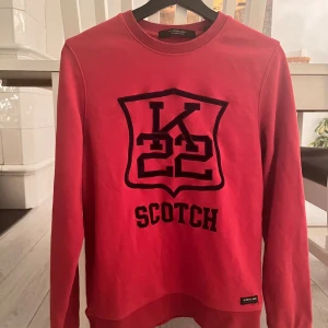 Tröja Scotch & Soda - Riktigt snygg tröja från Scotch & Soda i bra skick.   Storlek S, så passar runt 175. Tveka inte vid frågor.