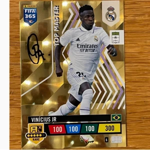 VINÍCIUS JR FIFA 365 FOTBOLLSKORT PANINI - Säljer VÍNICIUS JR  Fotbollskort FIFA 365. ”2023 Fotbollskort”. Helt ny och i fint skick.