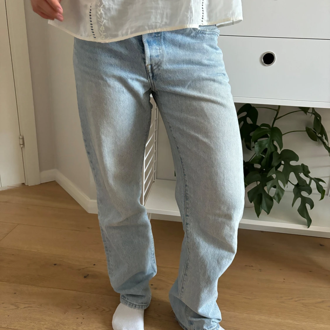 Ljusblå jeans