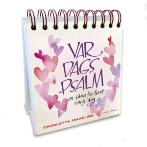 Vardagspsalm – en sång för livet varje dag (bok, spiral) - Vardagspsalm är en bordskalender med 366 texter ur den svenska psalmskatten. Här finns alla de älskade stroferna, illustrerade med originalakvareller av Charlotta Folkelind.  I köket, vid sängen och på jobbet blir Vardagspsalm en trogen vän med slitstarka texter för livets skiftningar, vardag som veckoslut. Motiv och text är anpassade efter årstider och helgdagar.  Vardagspsalm är omtryckt många gånger och finns nu i en ny, uppdaterad upplaga. En uppskattad present.    Format Spiral   Omfång 368 sidor   Språk Svenska   Förlag Marcus förlag   Utgivningsdatum 2020-10-09   ISBN 9789179997205  