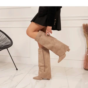 Populära boots - slutsålda på hemsidan! aldrig använda 