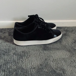 Lanvin skor - Ett par riktigt feta lanvins, i storlek uk9 (eu 43-44) pris går att diskutera vid snabb affär. Skriv vid minsta fundering🙌