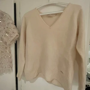 Beige tröja från InWear - Säljer denna pga den aldrig kommit till användning, skriv t mej för privata bilder ❤️❤️