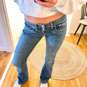 jeans LTB - Säljer ett par snygga blå jeans från LTB i storlek W25 L30.  Jeansen är i jättefint skick, nyskick och har ingen som helst synliga tecken på användning 💙 Pris kan diskuteras!