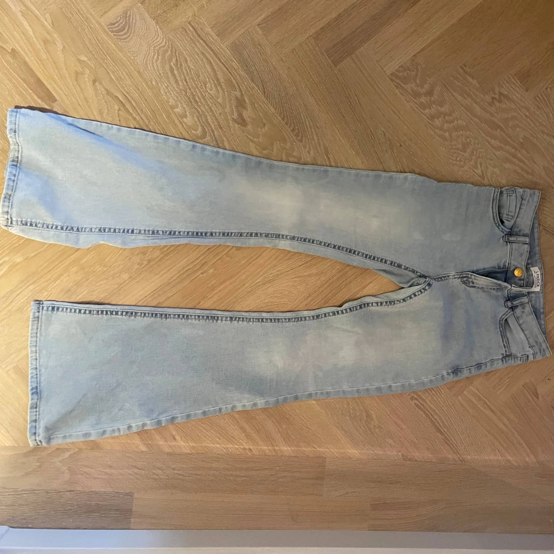 Ljusblå jeans