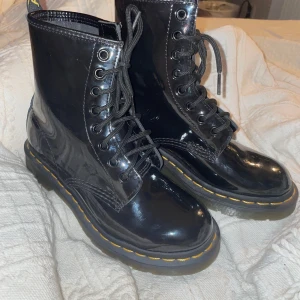 Dr Martens - Dr martens 1460 patent lamper , litet slitage, köpta för 1899