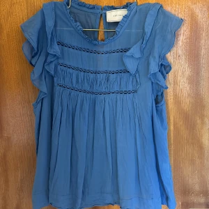 Volangblus - Blå volang blus från neo noir köpt för 650kr men säljer nu för 300❤️storlek s🥰