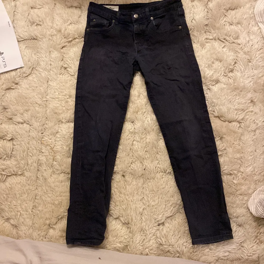 Ett riktigt fin par J lindeberg jeans i storlek 29/30 . Jeans & Byxor.