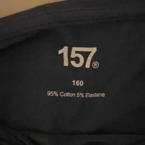 Mörkblå T-shirt - Nu tvättade, aldrig andvänt  Väldig bra kvalitet och storlek 160 men kan användas på Xs-M