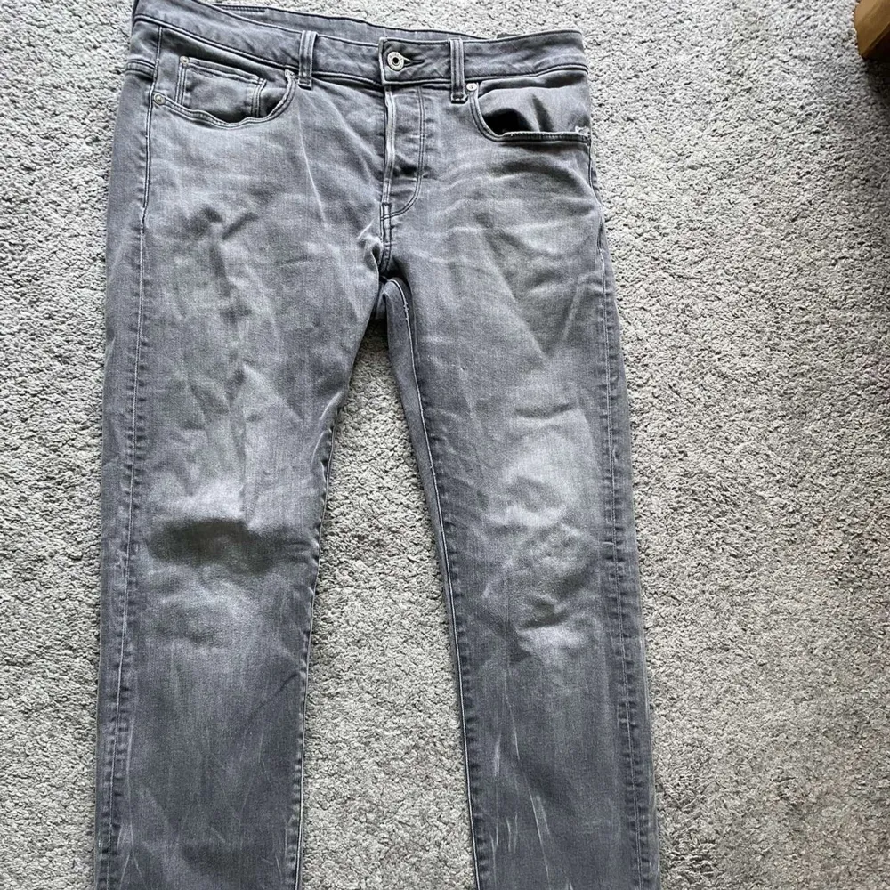 Nice G-star jeans. Sköna och i väldigt bra skick inga synliga defekter jag vet om. Skriv gärna vid fler frågor . Jeans & Byxor.