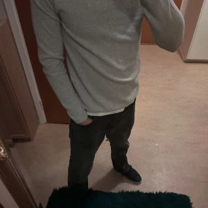 Tröja - Hej! Säljer min tröja från Jack&jones köpt för 599kr och är i Storlek M, skick 10/10 använd 1 gång