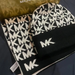 MK SET - Helt nytt sett, använder aldrig och den har fortfarande sin lapp på