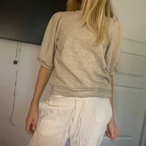 Puff ärmad - Fin tröja aldrig använd