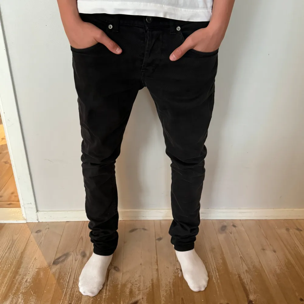 Tja, säljer ett par riktigt snygga dondup George jeans i storlek 32. Bra skick, nypris: 3500kr mitt pris: 799kr. Vid funderingar är det bara att höra av sig😁 . Jeans & Byxor.