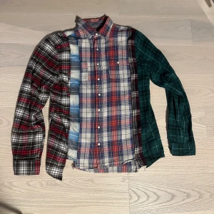 Custom skjorta - Custom sydd skjorta.  Passar M/L beroende på hur man vill att den ska sitta.  Priset är ej fast. 