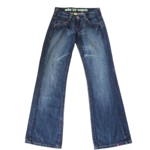 EDC by Esprit lågmidjade jeans - Lågmidjade baggy! jeans från märket EDC by Esprit💐midjemåttet är 37 cm och innerbenslängden är 82,5 cm (lång modell) Perfekt skick!