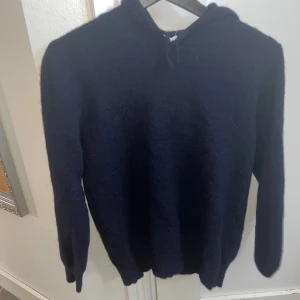 Kashmir hoodie - Säljer denna feta Kashmir hoodien från SayLess, skick 8/10. Är storlek medium men passar Small