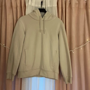 Hoodie  - En jätte skön hoodie. Hoodien är i jätte fint skick den har inga skador eller fläckar💗