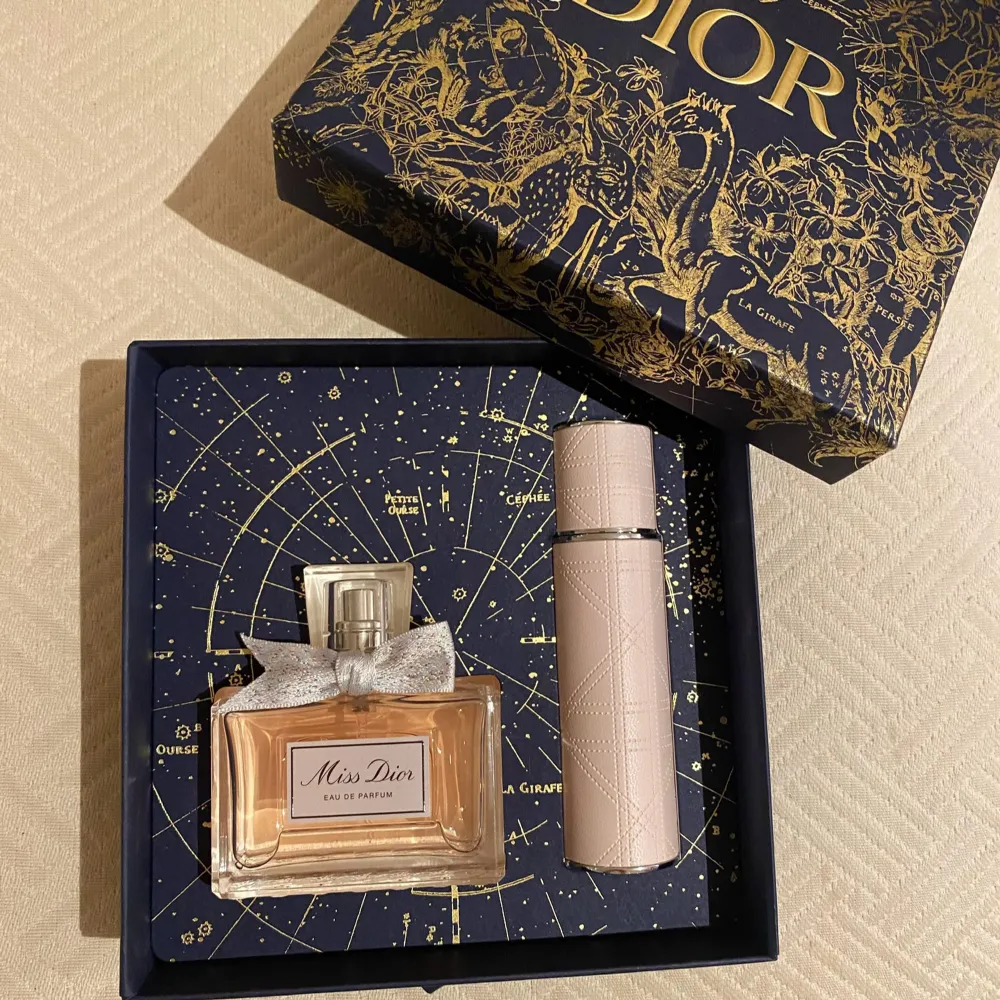 Säljer min Miss Dior parfym set som jag fick i födelsedagspresent och inte har kommit till användning. Köpare står för frakt, tryck gärna på köp dirket💕. Parfym.