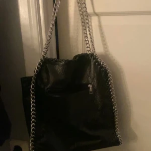 Tiamo väska / Stella liknande väska - Inga defekter. Säljer då den ej kommer till användning. Nypris 500kr.