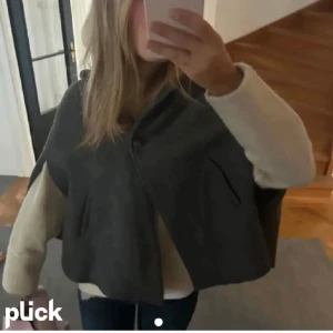 Zara kappa  - superfin och eftertraktad kappa från zara💖💖 säljer endast vid bra bud! Köp direkt 1000kr