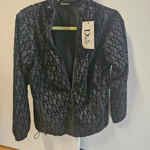 Tunn jacka  - Ny med prislapp