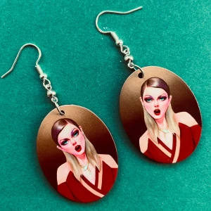 Taylor Swift örhängen  - Nickelfria krokar. Hämtas i Hornstull i Stockholm eller skickas mot fraktkostnad (18kr) ❤️