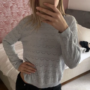 Blå långärmad tröja - Säljer en snygg blå långärmad tröja i storlek S.💕💕