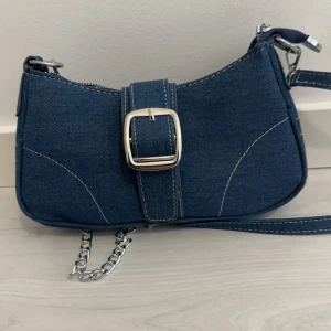 Axelremväska - Oanvänd väska. 