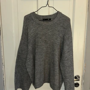 Stickad tröja  - Bra skick