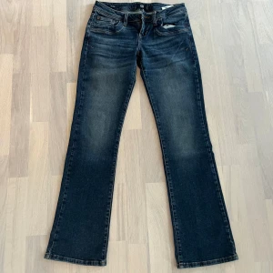 Helt nya snygga LTB jeans!💓 - Helt nya LTB Valerie, köpte fel storlek så därför säljer jag dem💓 Storlek S ( w27 L32 )  Köpte dem för 800kr