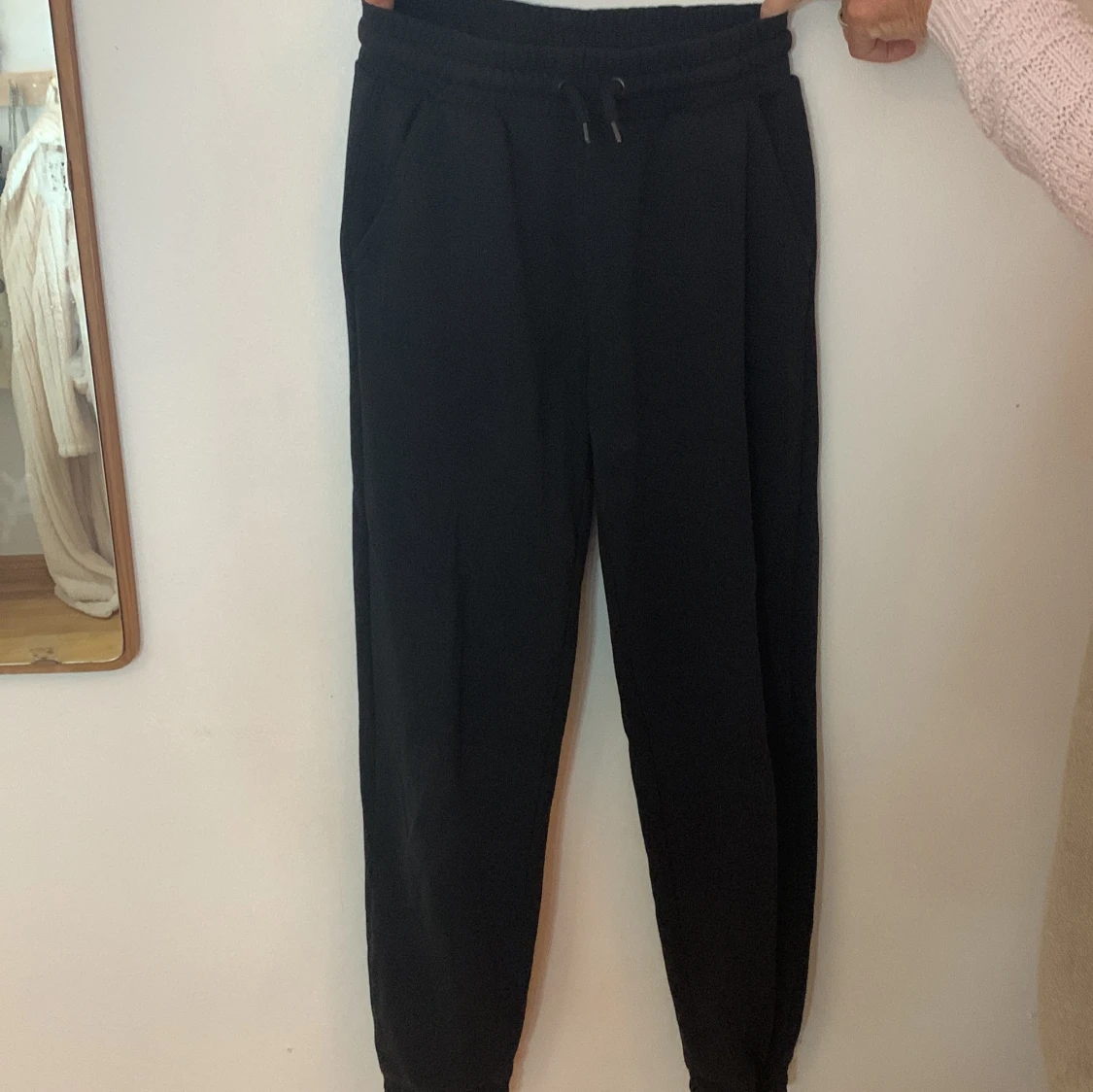 Svarta mjukisbyxor från Lindex