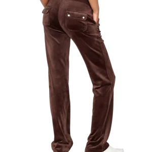 Fina bruna juicy couture byxor - Säljer dessa super snygga juicy couture byxor som är super sköna. Dom är använda men är ändå i väldigt bra skick. Pris kan diskuteras. 