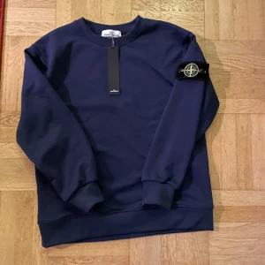 Stone island tröja - Riktigt snygg stone island tröja säljer då den e lite för liten för mig och inte passar mig