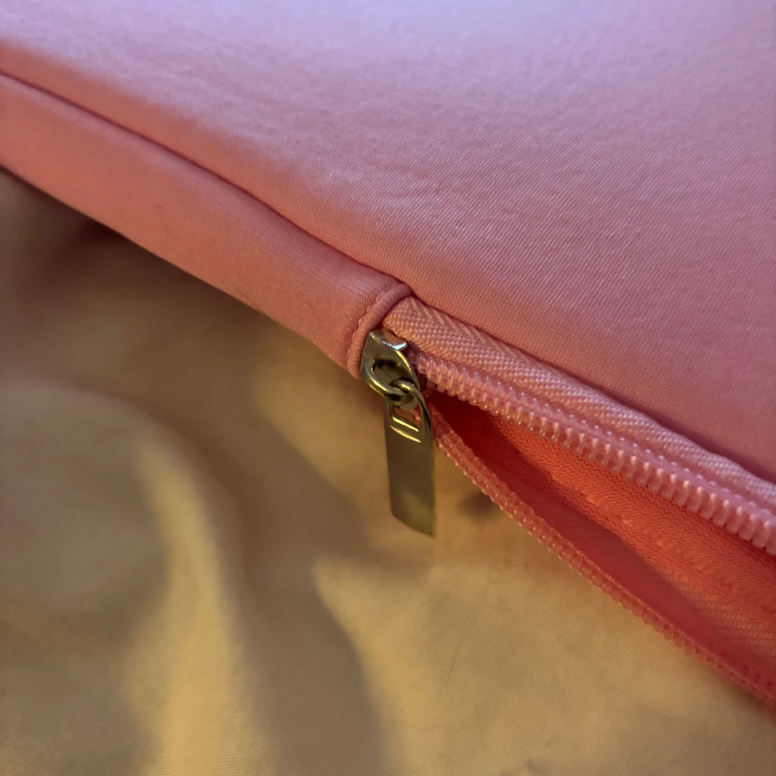 Rosa datorväska med dragkedja - 91