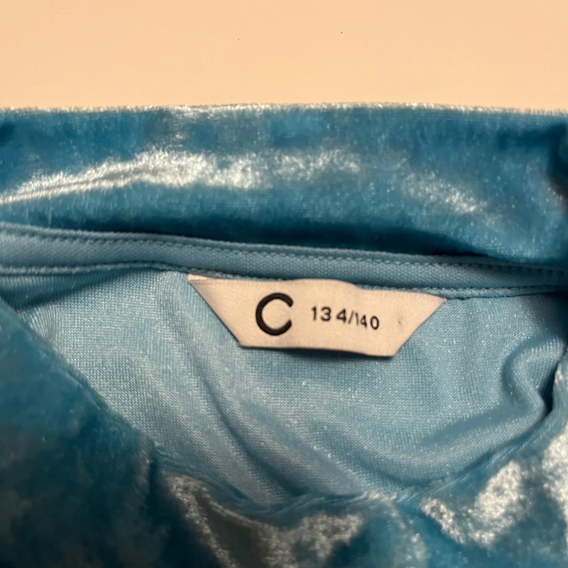 Turkos sammetströja med rynkdetaljer - 92