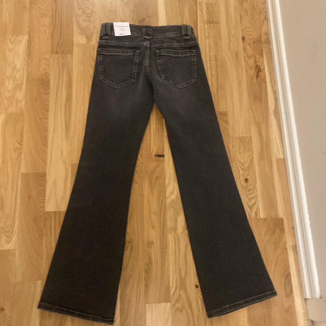 Svarta bootcut jeans från Gina Tricot - 90