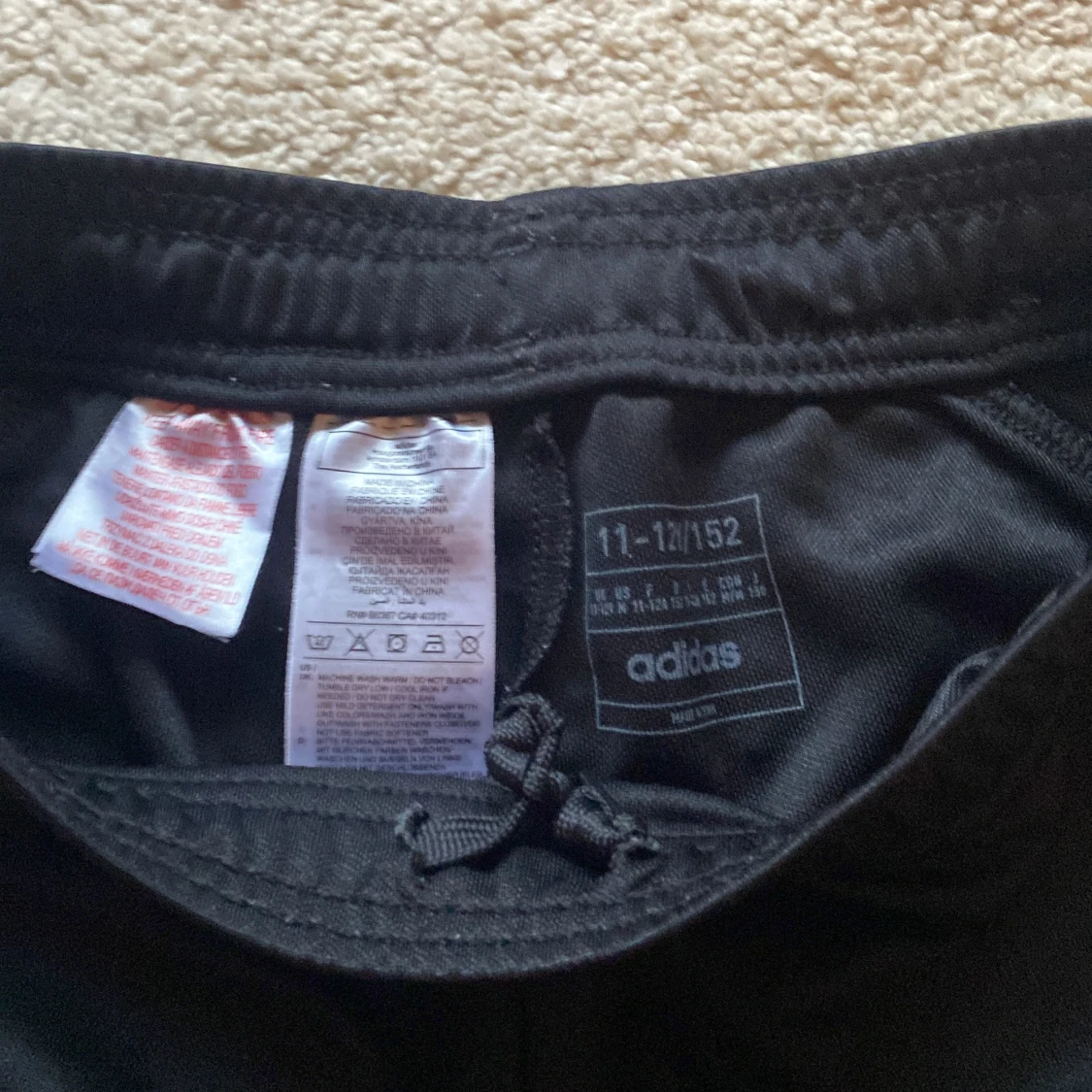 Svarta träningsbyxor från Adidas - 92