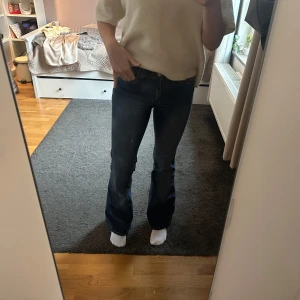 Bootcut jeans dragon king  - Snygga jeans från dragon king. Något för korta för mig som är 170. Storlek 26 i midjan 