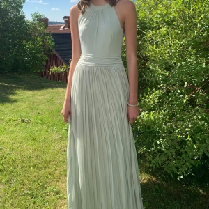 Ljusgrön balklänning - Super fin ljusgrön balklänning 🥰använd en gång! Pris kan diskuteras❤️