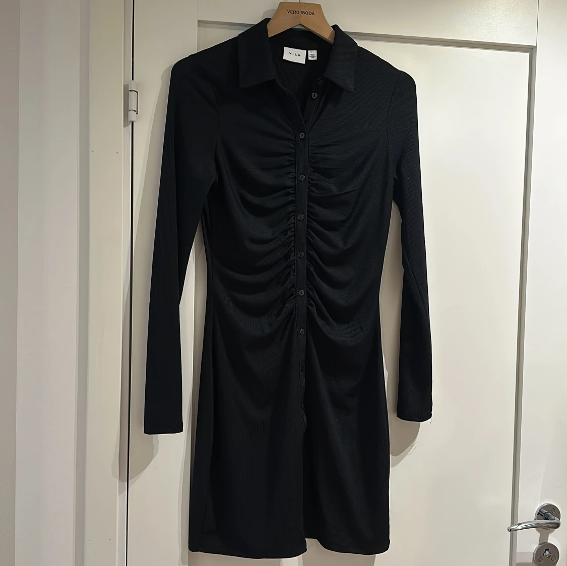 Svart, tight klänning