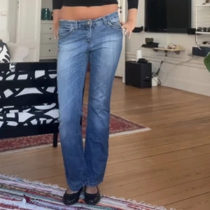 Lågmidjade jeabs - Säljer då dom är för korta för mig❤️ bootcut och lågmidjade såklart, skriv för intresse och frågor ❤️