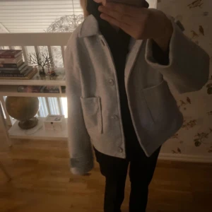 Grå kappa - En grå kappa storlek S,Använt fåtal gånger
