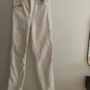 Jeans vita vintage  - Använda fåtal gånger 