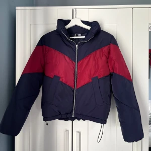 Jacka - En jacka från HM, storlek XS. Jackan är använd fåtal gånger och är i bra skick